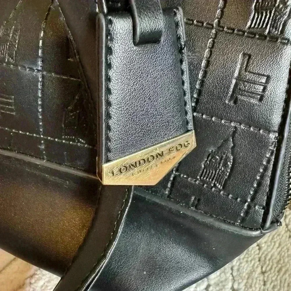 Beautiful London Fog vegan leather zip around purse. - Picture 2 of 9